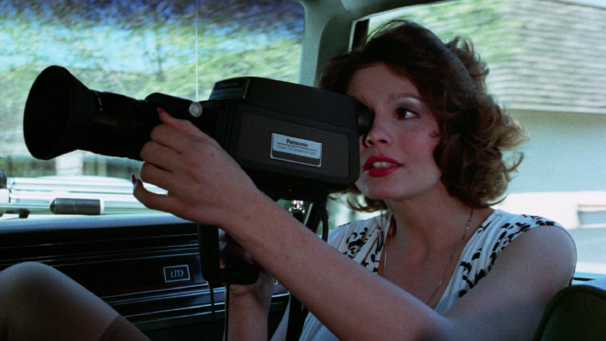 Centerspread Girls still 4