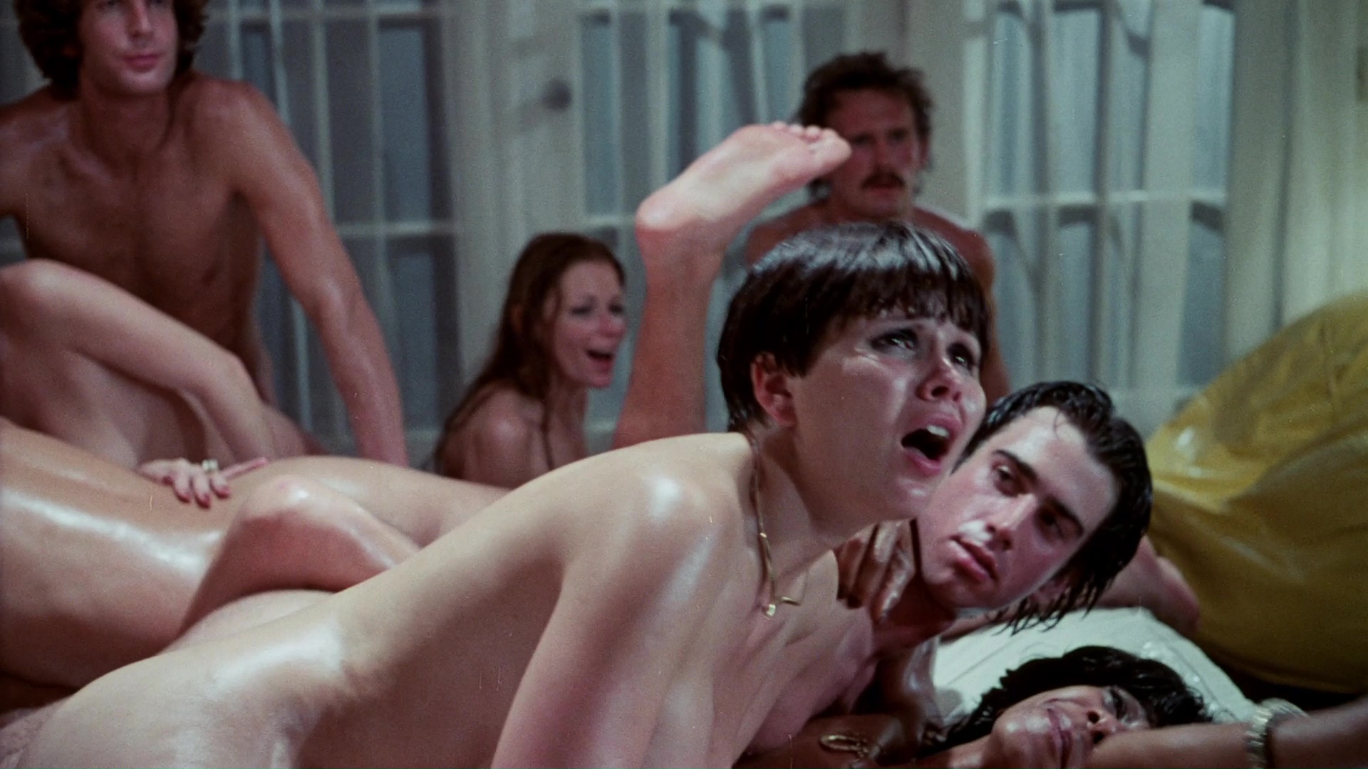 Pretty Peaches still 6